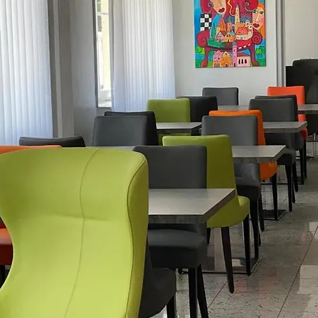 מלון Gaestehaus Kral ארלנגן
